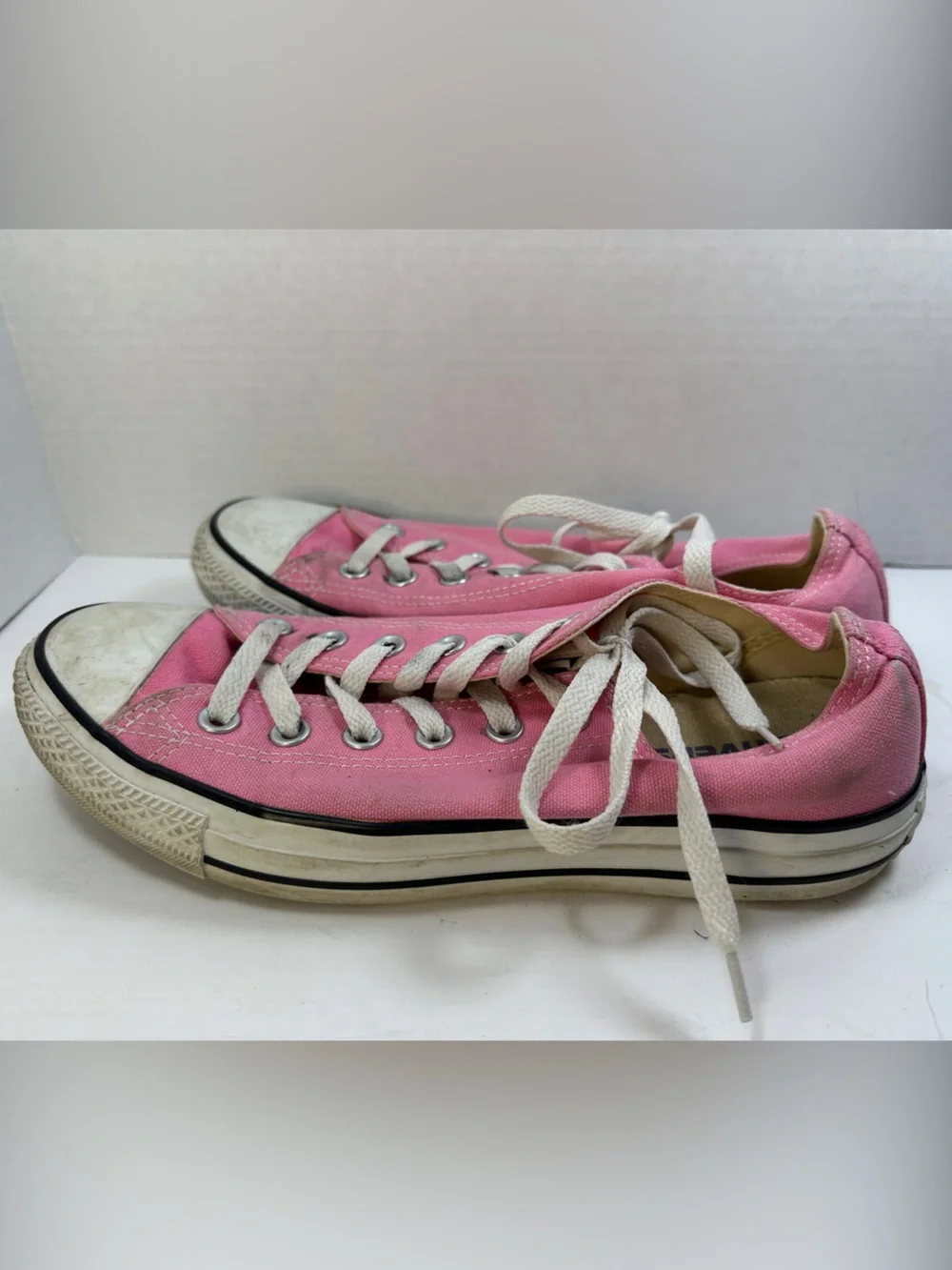 Converse Unisex Women’s 9 Shoes Pink Low-Top Canvas Sneakers